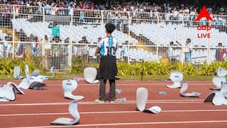 Messi in Kolkata: নিষেধাজ্ঞা, পুলিশের আশ্বাসের পরও মাঠে কীভাবে ঢুকল জলের বোতল? যুবভারতী-কাণ্ডে উঠছে প্রশ্ন