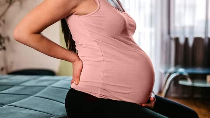 सरकार ने गर्भवती महिलाओं और नवजात शिशुओं के स्वास्थ्य को मजबूत करने के लिए प्रधानमंत्री मातृ वंदना योजना शुरू की है. जिसके तहत महिलाओं को सरकार पहली संतान होने पर 5000 रुपये देती है. जो अलग स्टेज पर दिए जाते हैं.