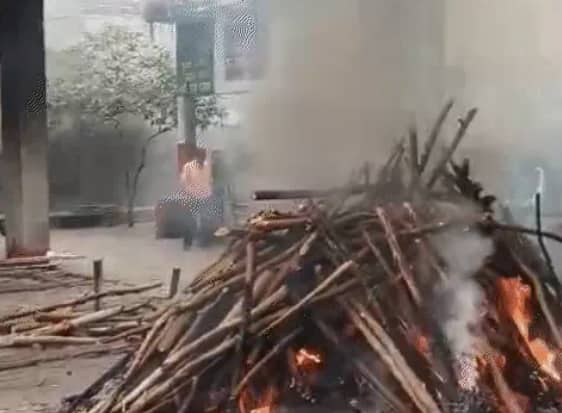 BJP ਆਗੂ ਦੇ ਭਤੀਜੇ ਦਾ ਕੀਤਾ ਅੰਤਿਮ ਸਸਕਾਰ, ਫੁੱਟ-ਫੁੱਟ ਰੋਇਆ ਸਾਰਾ ਟੱਬਰ; ਜਾਣੋ ਪੂਰਾ ਮਾਮਲਾ BJP ਆਗੂ ਦੇ ਭਤੀਜੇ ਦਾ ਕੀਤਾ ਅੰਤਿਮ ਸਸਕਾਰ, ਫੁੱਟ-ਫੁੱਟ ਰੋਇਆ ਸਾਰਾ ਟੱਬਰ; ਜਾਣੋ ਪੂਰਾ ਮਾਮਲਾ