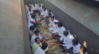 Solapur farmers protest: सोलापूर जिल्ह्यात ऊस आंदोलनाचा भडका; राज्यातील शेतकरी नेते निघाले पंढरपूरकडे; आंदोलनानंतर कारखानदार आले गुडघ्यावर