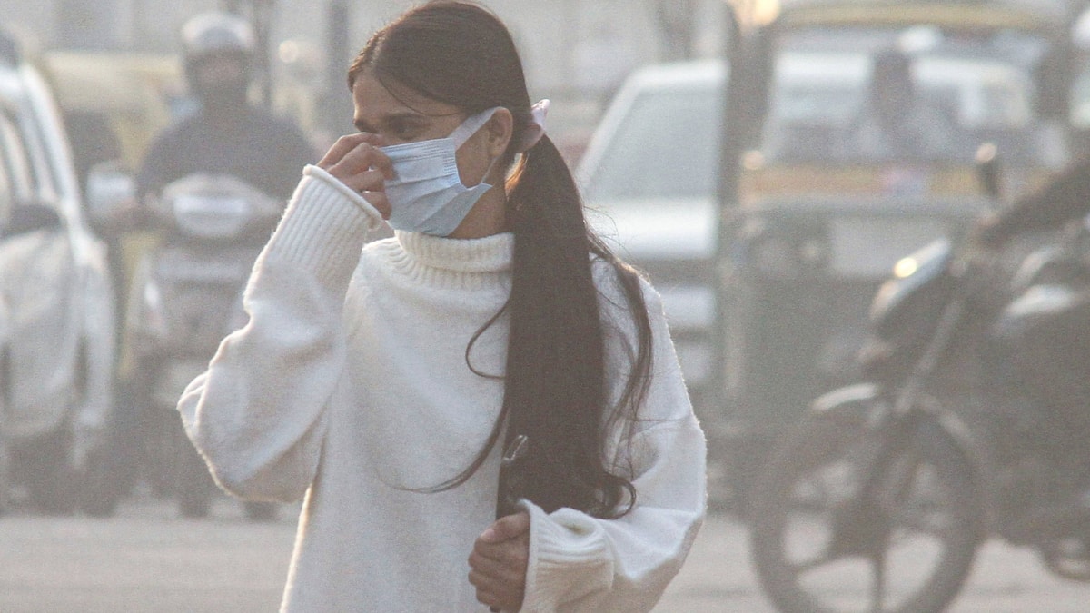 Delhi Shrouded In Thick Smog As AQI Nears 'Severe'; Airport Issues Advisory