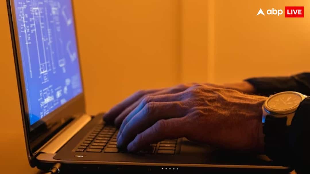 कोर्ट जैसा बैकग्राउंड, जज भी आ रहा नजर; ऑनलाइन स्कैमर्स की जाल में फंसकर बुजुर्ग दंपत्ति ने गंवाए 42 लाख elderly couple lost 42 lakh rupees after falling into the trap of online scammers कोर्ट जैसा बैकग्राउंड, जज भी आ रहा नजर; ऑनलाइन स्कैमर्स की जाल में फंसकर बुजुर्ग दंपत्ति ने गंवाए 42 लाख