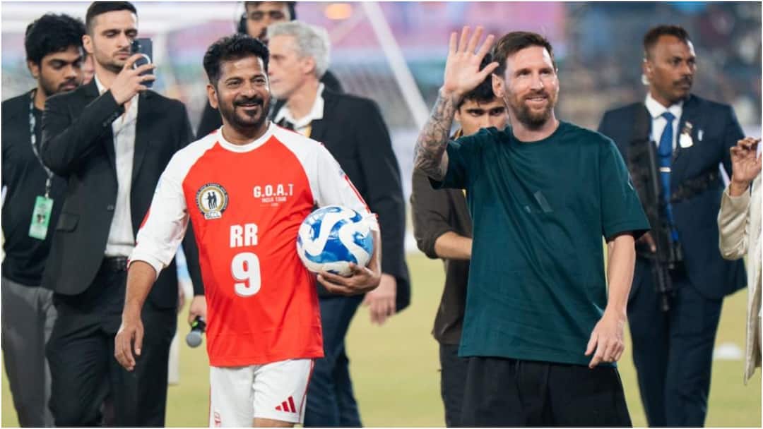 Hyderabad Messi match: ఉర్రూతలూగించిన మెస్సీ మ్యాచ్ - రేవంత్ టీమ్ విజయం - స్మూత్ గా సాగిపోయిన కార్యక్రమం Hyderabad Messi Charity Match went smoothly Revanth Reddy scored the goals Hyderabad Messi match: ఉర్రూతలూగించిన మెస్సీ మ్యాచ్ - రేవంత్ టీమ్ విజయం - స్మూత్ గా సాగిపోయిన కార్యక్రమం
