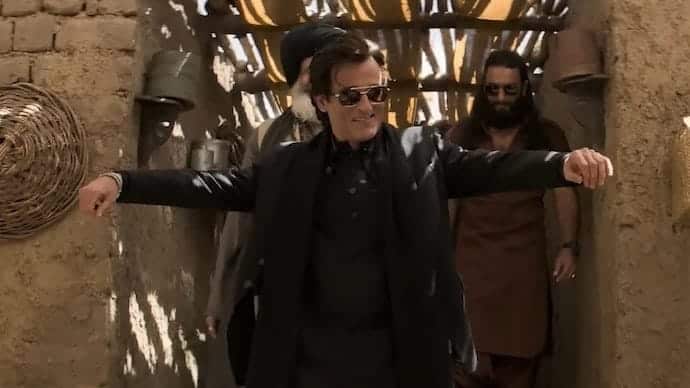 फिल्म 'धुरंधर' में अक्षय खन्ना अपनी कमाल की एक्टिंग से दर्शकों का दिल जीत रहे हैं. फिल्म में अभिनेता रहमान डकैत का रोल प्ले कर रहे हैं और इस फिल्म में उन्हें बहुत पसंद किया जा रहा है.