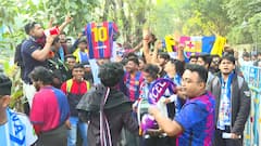 Lionel Messi: 'মেসি আমাদের ভগবান', মধুচন্দ্রিমা বাতিল করে যুবভারতীতে ফুটবলের রাজপুত্রকে দেখতে দম্পতি!