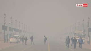 Delhi Weather Update: दिल्ली में जहरीली हवा के बीच छाया घना कोहरा, जानें राजधानी में कब पड़ेगी कड़ाके की सर्दी