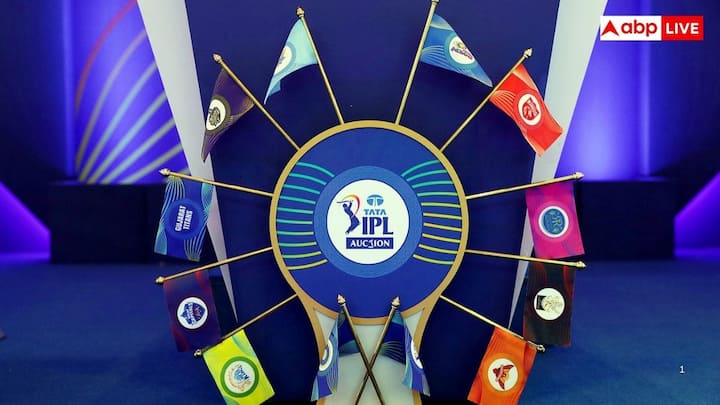 একবার নিলামকারীর হাতুড়ি পড়ে এবং বিড সফলভাবে ঘোষিত হয়, তখন এটি একটি বাধ্যতামূলক চুক্তি হয়ে যায়। সেই মুহূর্তে, ফ্র্যাঞ্চাইজিকে সেই খেলোয়াড়ের পরিষেবার জন্য বিসিসিআই-এর সাথে একটি চুক্তিগত বাধ্যবাধকতায় আবদ্ধ হয়ে যায়।