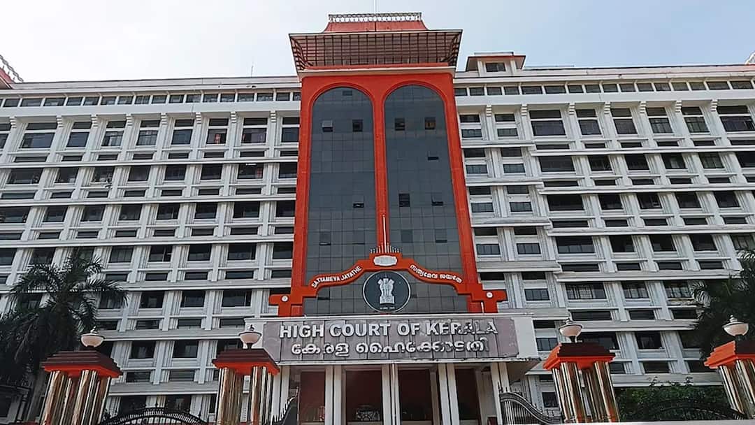 நடிகை கடத்தல் வழக்கு: 6 பேருக்கு 20 ஆண்டு சிறை! திலீப் விடுவிப்பு! கேரளாவில் பரபரப்பு தீர்ப்பு!