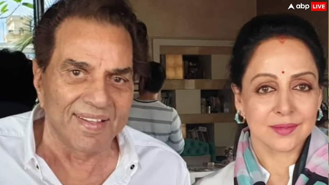 धर्मेंद्र के लिए मथुरा में भी हेमा मालिनी ने रखी प्रेयर मीट, बेटियां नहीं आईं नजर, एक्ट्रेस हुईं इमोशनल Dharmendra prayer meet in Mathura Hema Malini breaks down calls it an inconsolable shock धर्मेंद्र के लिए मथुरा में भी हेमा मालिनी ने रखी प्रेयर मीट, बेटियां नहीं आईं नजर, एक्ट्रेस हुईं इमोशनल