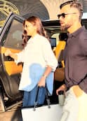 एयरपोर्ट पर स्पॉट हुए विराट-अनुष्का, क्रिकेटर ने दिया फैन को ऑटोग्राफ, पीछे खड़ी रहीं एक्ट्रेस
