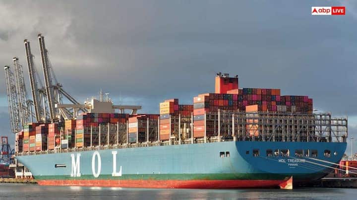 વેનેઝુએલા અત્યારે આંતરરાષ્ટ્રીય મીડિયામાં સતત ચર્ચાનો વિષય બનેલો છે. ક્યારેક ત્યાંના રાષ્ટ્રપતિ નિકોલસ માદુરોની નીતિઓને કારણે, તો ક્યારેક અમેરિકા સાથેના તણાવને કારણે આ દેશ સમાચારોમાં રહે છે. હાલમાં અમેરિકાના પૂર્વ રાષ્ટ્રપતિ ડોનાલ્ડ ટ્રમ્પ દ્વારા માદુરોને અપાયેલી ચીમકી અને યુદ્ધના ભણકારાને કારણે વેનેઝુએલા ફરી લાઈમલાઈટમાં આવ્યું છે.