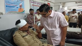 બનાસકાંઠામાં 500થી વધુના ટોળાએ અધિકારીઓ પર કર્યો પથ્થરો અને તીર-કામઠા વડે હુમલો, 47 લોકો ગંભીર રીતે ઘાયલ