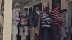 ਪੰਜਾਬ 'ਚ ਜ਼ਿਲ੍ਹਾ ਪ੍ਰੀਸ਼ਦ ਅਤੇ ਬਲਾਕ ਸੰਮਤੀ ਚੋਣਾਂ ਵਿਚਾਲੇ ਹੰਗਾਮਾ, ਫਿਰੋਜ਼ਪੁਰ 'ਚ ਦੋ ਗੁੱਟਾਂ ਵਿਚਾਲੇ ਝੜਪ; ਬਰਨਾਲਾ 'ਚ 3 ਘੰਟੇ ਰੁਕੀ ਵੋਟਿੰਗ...