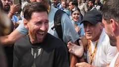 Messi In Kolkata: ছবি তুলতে প্রায় এক কোটি টাকা খরচ! আলাদা আলাদা প্যাকেজে চমক, মেসিকে ঘিরে শুধুই ব্যবসা কলকাতায়?