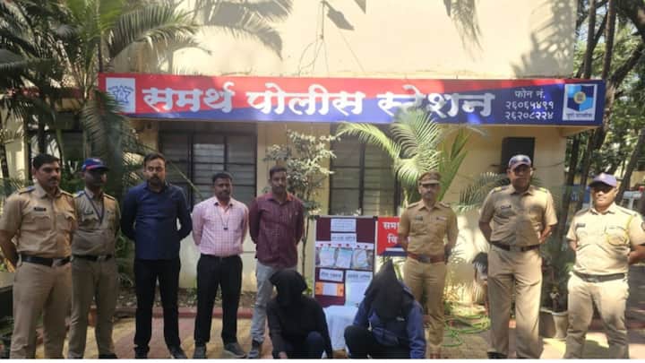 पुण्यात दिवसा घरफोड्या करणाऱ्या सराईत गुन्हेगारांना पोलिसांनी अटक केली आहे.