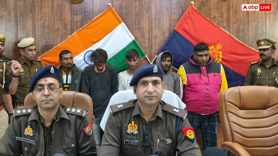 बुलंदशहर पुलिस ने मंदिरों से पीतल के घंटा चुराने वाले चोरों को किया गिरफ्तार, चोरी का माल बरामद Bulandshahr police 7 thieves arrested for stealing brass bells from temples ann बुलंदशहर पुलिस ने मंदिरों से पीतल के घंटा चुराने वाले चोरों को किया गिरफ्तार, चोरी का माल बरामद