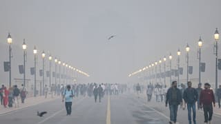Delhi Wakes Up To Thick Smog Blanket As Air Quality Remains 'Severe'; AQI Season's Worst At 462