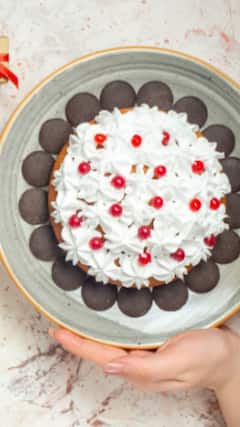 घर पर कैसे बना सकते हैं प्लम केक?