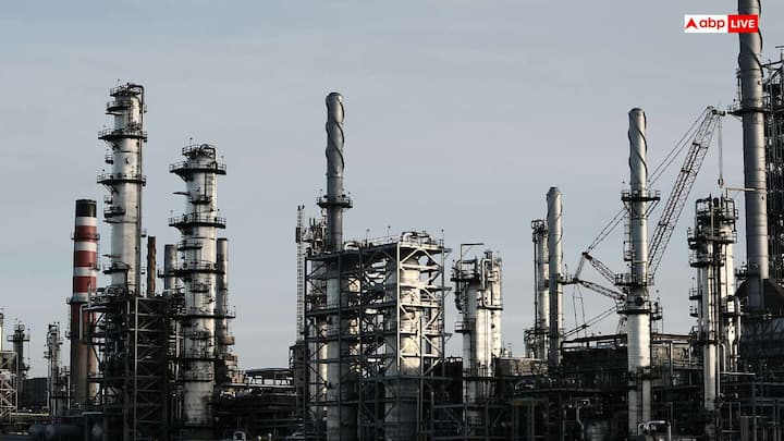 आप भी सोच रहे होंगे कि जब वेनेजुएला के पास दुनिया का सबसे ज्यादा कच्चा तेल यानी क्रूड ऑयल है, तो इसकी अर्थव्यवस्था भी मजबूत होगी और इसकी करेंसी भी अरब देशों की तरह ही मजबूत होगी. आइए भारत के उदाहरण से समझते हैं कि वेनेजुएला में कितने हो जाते हैं भारत के 10,000 रुपये.