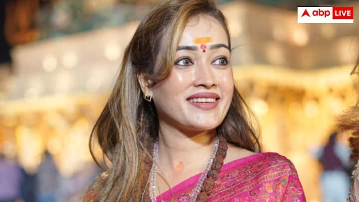 इसके बाद आती हैं साध्वी हर्षा उर्फ हर्षा रिछारिया. हर्षा एक सोशल मीडिया इंफ्लुएंसर रही हैं और महाकुंभ से चर्चा में आई थीं. वो कुंभ की सबसे खूबसूरत साध्वियों में से एक मानी जाती हैं.