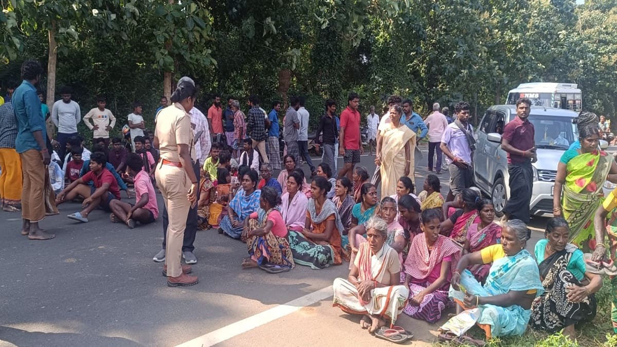 ஆற்றில் விழுந்த சிறுவன்... தேடுதல் பணியை விரைவுப்படுத்த கோரி பொதுமக்கள் மறியல்