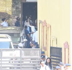 विंटर लुक में एयरपोर्ट पर स्पॉट हुए रणबीर, आलिया- करीना कपूर ने लूटी लाइमलाइट