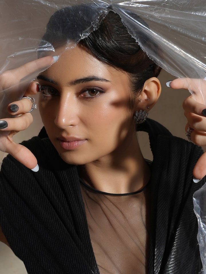 'पोन्नियिन सेल्वन 2' में सारा ने ऐश्वर्या राय बच्चन के बचपन वाला किरदार निभाया था. उसी के बाद से उन्हें छोटी ऐश्वर्या का टैग मिल गया.