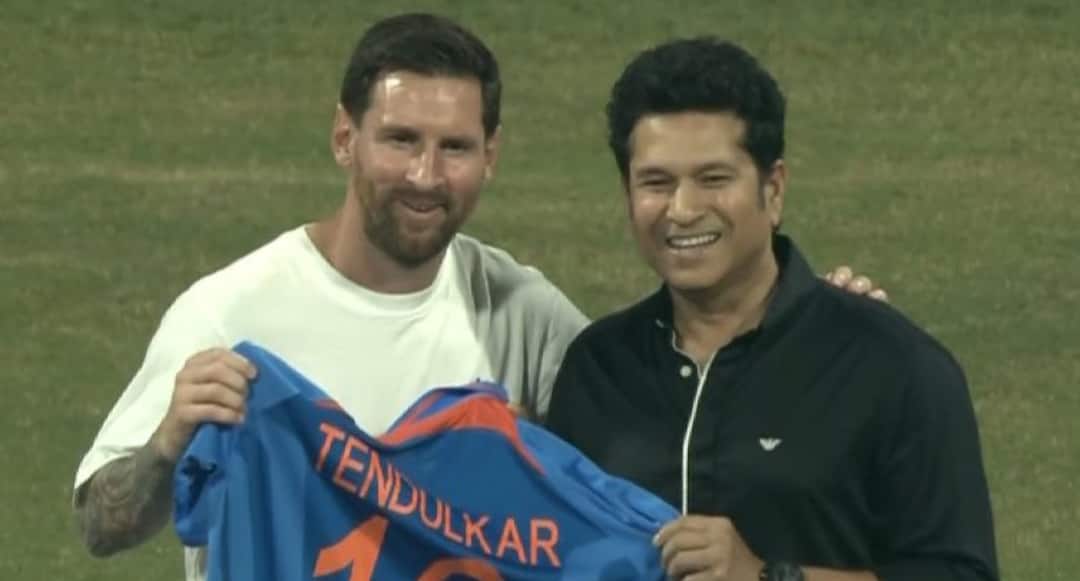 Messi Meets Sachin At Wankhede - Moment World Had Been Waiting For: WATCH Messi Meets Sachin At Wankhede Moment World Had Been Waiting For See Pic Messi Meets Sachin At Wankhede - Moment World Had Been Waiting For: WATCH