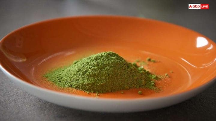 ભારતમાં ડાયાબિટીસની સ્થિતિ ચિંતાજનક સ્તરે પહોંચી છે અને હવે તે એક સામાન્ય બીમારી મટીને મહામારીનું રૂપ ધારણ કરી રહી છે. શારીરિક પ્રવૃત્તિના અભાવે અને બેઠાડુ જીવનના કારણે લોહીમાં શર્કરા અને કોલેસ્ટ્રોલ વધવું એ હવે સામાન્ય બાબત બની ગઈ છે. સારા સ્વાસ્થ્ય માટે અને નિરોગી જીવન જીવવા માટે લોકો હવે ફરીથી પ્રકૃતિ અને કુદરતી ઉપચારો તરફ વળ્યા છે, જેમાં મોરિંગા એક શ્રેષ્ઠ વિકલ્પ તરીકે ઉભરી આવ્યો છે. આ એક એવો ચમત્કારિક ઔષધીય છોડ છે જે માનવ શરીરને અનેક રીતે સુરક્ષા પ્રદાન કરે છે અને રોગપ્રતિકારક શક્તિ વધારે છે.