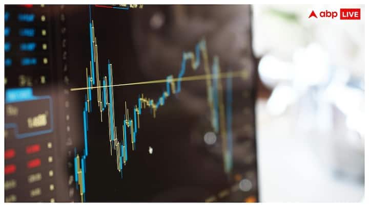 રશિયા માત્ર બરફ અને કડકડતી ઠંડી પૂરતો સીમિત દેશ નથી, પરંતુ તે ઇતિહાસ, સંસ્કૃતિ અને આધુનિકતાનો અદભૂત સંગમ છે. રેડ સ્ક્વેરથી લઈને સેન્ટ બેસિલ કેથેડ્રલ સુધીની ભવ્ય ઇમારતો ત્યાંના સામ્રાજ્યો અને ક્રાંતિઓની ગાથા કહે છે. સોવિયેત યુનિયનની યાદ અપાવતી સ્થાપત્ય શૈલી અને કુદરતી સૌંદર્ય પ્રવાસીઓને મંત્રમુગ્ધ કરી દે છે. તાજેતરમાં ભારતીય પ્રવાસીઓ માટે રશિયા એક 'સ્વર્ગ' સમાન બની ગયું છે, જેનું મુખ્ય કારણ સરળ વિઝા પ્રક્રિયા અને બંને દેશો વચ્ચેના મૈત્રીપૂર્ણ સંબંધો છે.