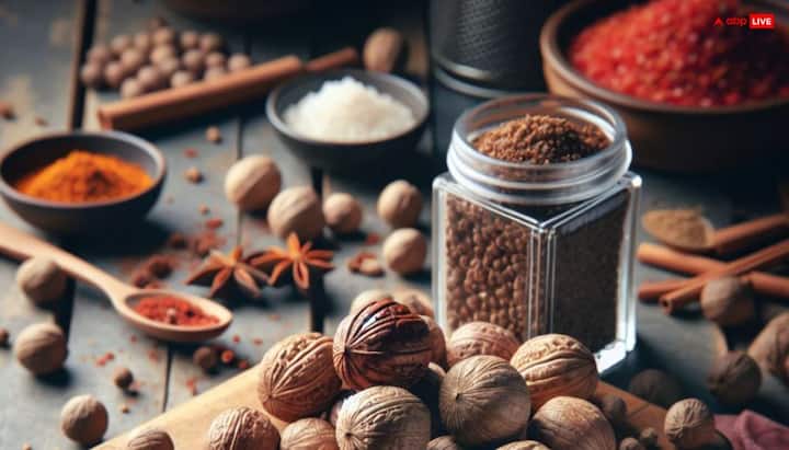 खाने में स्वाद लाने वाला जायफल आपके जीवन में भी खुशियां ला सकता है, ज्योतिष उपाय अनुसार जायफल पर हल्दी का तिलक लगाएं और गुरुवार के दिन विष्णुजी को अर्पित करें. मान्यता है इससे गुरु जनित दोष से राहत मिलती है.