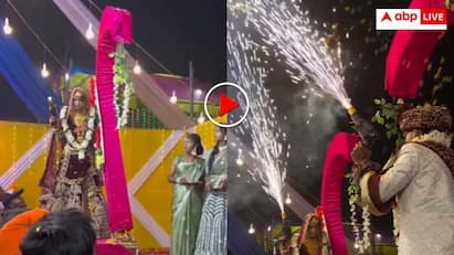 Video: शादी हो रही है या युद्ध की तैयारी? हाथों में गन लिए दूल्हा दुल्हन ने मारी एंट्री- वीडियो हो रहा वायरल