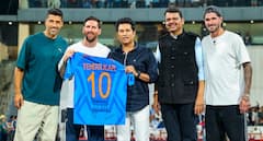 Messi Event In Mumbai Turns Awkward As Crowd Boos CM Devendra Fadnavis - Watch