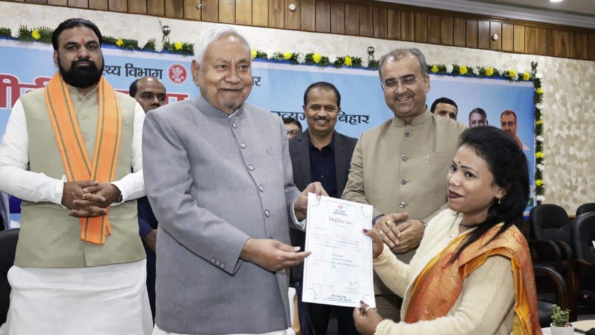 Bihar Ayush Doctor: 1283 आयुष चिकित्सकों को सौंपा गया नियुक्ति पत्र, नीतीश कुमार ने क्या कुछ कहा? जानें