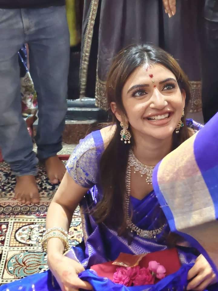 విశాఖలోని కనక మహాలక్ష్మి అమ్మవారిని దర్శించారు. అనంతరం సింహాచలం అప్పన్న ఆలయానికి వెళ్లారు.Image Source : Vamsikaka Instagram