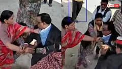 मऊ: महिलाओं ने पकड़ा SDM का कॉलर, खडंजा बनवाने को लेकर मचा बवाल