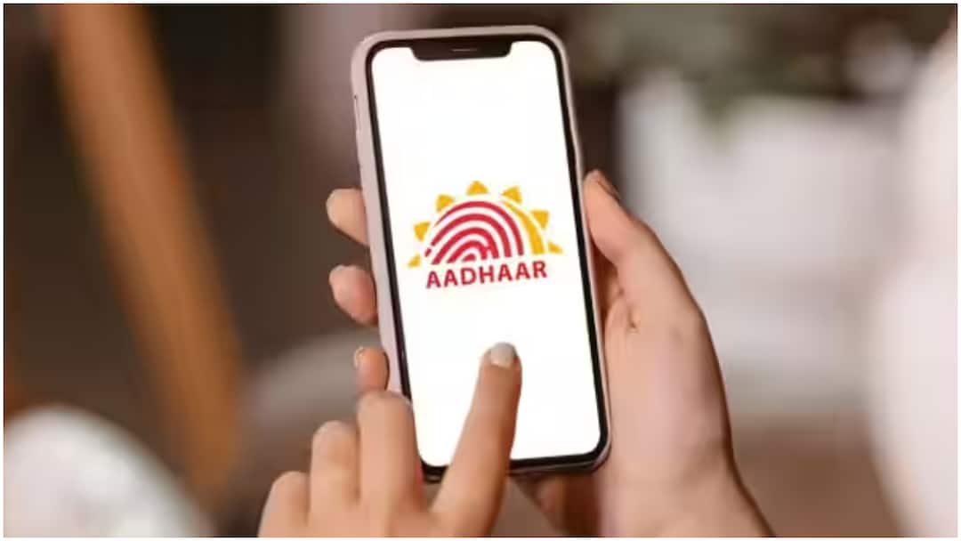 Year Ender 2025 major aadhaar card updates in 2025 key uidai changes Year Ender 2025: અપડેટ પ્રોસેસથી લઈને ફી સુધી, આધાર કાર્ડમાં આ વર્ષે કરવામાં આવ્યા બે ફેરફાર