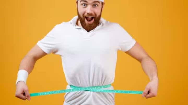 ઘણા લોકો માને છે કે મગફળી ખાવાથી વજન વધે છે પરંતુ હકીકતમાં એવું નથી. યોગ્ય માત્રામાં મગફળી ખાવાથી પેટ લાંબા સમય સુધી ભરેલું રહે છે. જેના કારણે વજન નિયંત્રણમાં રહે છે.