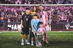 लियोनेल मेसी की वाइफ की 10 तस्वीरें, ग्लैमरस हसीना के आगे फीकी हैं बॉलीवुड एक्ट्रेसेस