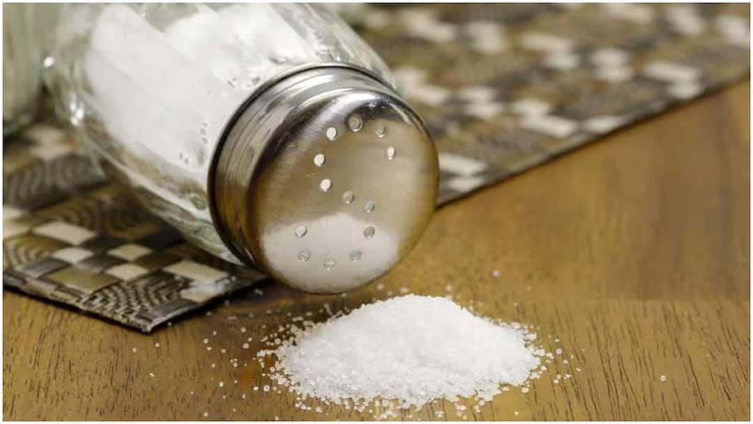Winter Street Foods High in Salt Health Risks and Hidden Health Dangers You Shouldnt Ignore Salt Foods in Winter : చలికాలంలో ఉప్పు ఎక్కువగా తింటున్నారా? వింటర్ క్రేవింగ్స్​తో జాగ్రత్త అంటోన్న నిపుణులు