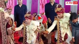 Video: घुटनों के बल बैठकर प्रपोज करना भूला दूल्हा, मंडप में घरवालों ने दी ट्रेनिंग, वीडियो ने हंसाया इंटरनेट