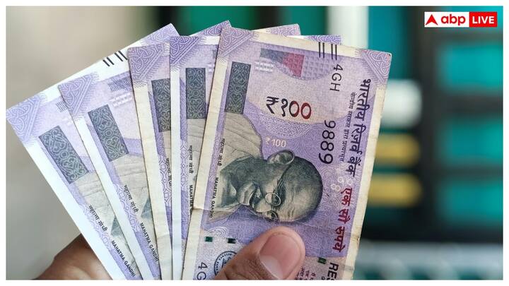 अगर हम दिसंबर 2025 की बात करें, तो भारत के 100 रुपये रूस में करीब 88 से 91 रूबल के बराबर होते हैं। इसका मतलब यह है कि 1 भारतीय रुपया लगभग 0.88 से 0.91 रूबल के बराबर की कीमत रखता है। सीधे शब्दों में कहें तो भारतीय रुपया, रूसी रूबल के मुकाबले थोड़ा कमजोर है.