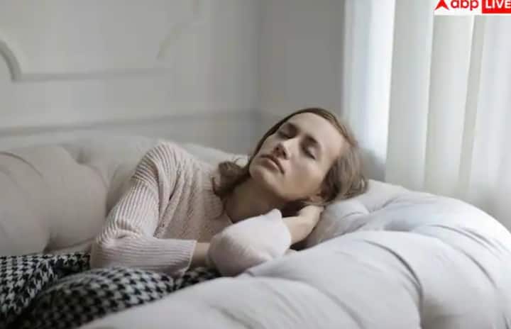 ਜਦੋਂ ਮੂੰਹ ਅਤੇ ਨੱਕ ਕੰਬਲ ਵਿੱਚ ਢੱਕੇ ਹੁੰਦੇ ਹਨ, ਤਾਂ ਬਾਹਰੋਂ ਤਾਜ਼ੀ ਹਵਾ ਘੱਟ ਲੱਗਦੀ ਹੈ। ਅਜਿਹੀ ਸਥਿਤੀ ਵਿੱਚ, ਵਿਅਕਤੀ ਕਾਰਬਨ ਡਾਈਆਕਸਾਈਡ ਨੂੰ ਦੁਬਾਰਾ ਸਾਹ ਰਾਹੀਂ ਅੰਦਰ ਲੈਂਦਾ ਹੈ। ਇਸ ਨਾਲ ਆਕਸੀਜਨ ਦਾ ਪੱਧਰ ਘੱਟ ਸਕਦਾ ਹੈ।