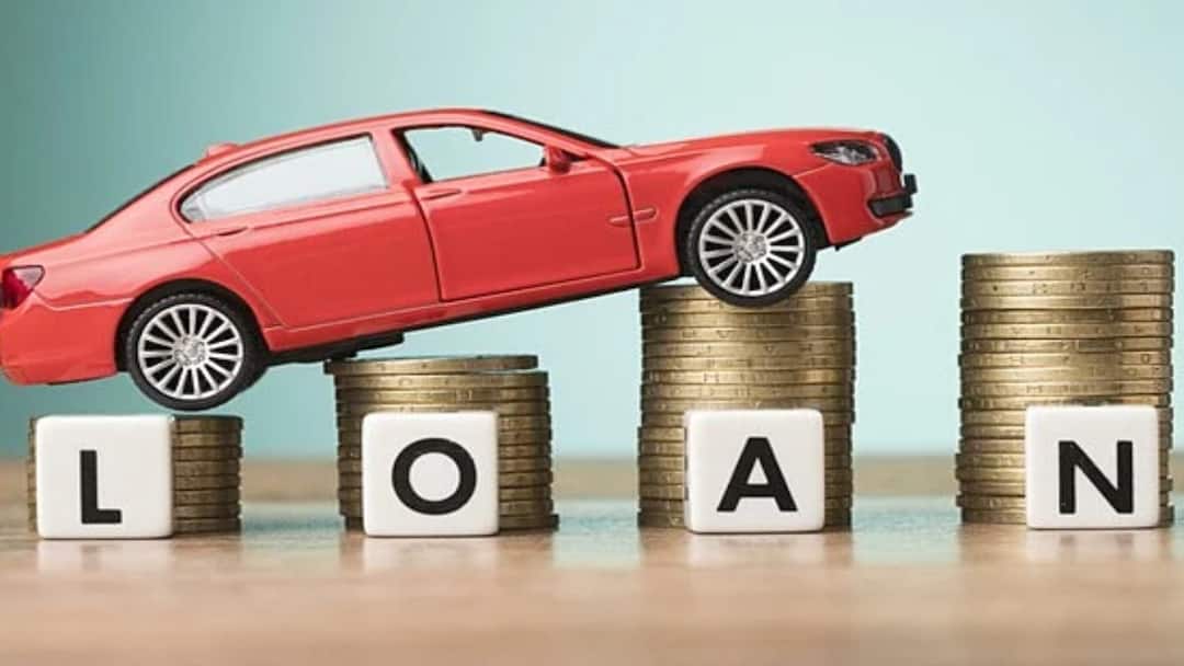 Car Loans: கார் லோன் வாங்கனுமா? எந்த வங்கியில் எவ்வளவு வட்டி? எவ்வளவு EMI? Car Loan bank interest EMI Processing Fees full details HDFC SBI Indian overseas bank Car Loans: கார் லோன் வாங்கனுமா? எந்த வங்கியில் எவ்வளவு வட்டி? எவ்வளவு EMI?