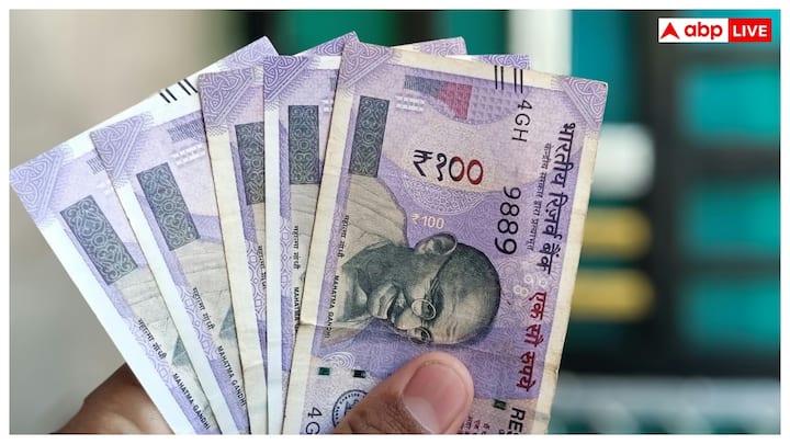 भारत के 100 रुपये रूस में लगभग 88-91 रूबल के बराबर होते हैं, जो वर्तमान विनिमय दर पर निर्भर करता है. रूबल रशियन फेडरेशन की आधिकारिक मुद्रा है, जिसे सेंट्रल बैंक ऑफ रशिया नियंत्रित करता है.