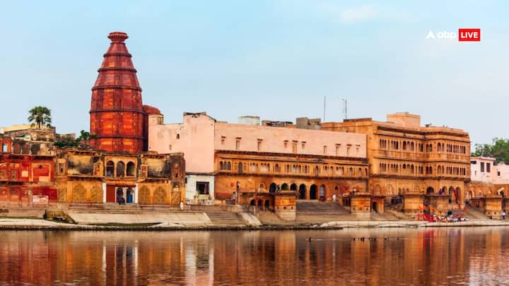 जिन भी लोगों की डेट ऑफ बर्थ 2, 11, 20 या 29 है, उनका मूलांक 2 है. मूलांक 2 वाले जातक चंद्र ग्रह से प्रभावित होते हैं. ये लोग काफी इमोशनल होते हैं. इनकी इंट्यूशन पावर कमाल की है, लेकिन दूसरी ओर ये काफी संवेदनशील प्रवृत्ति के होते हैं. इन लोगों की Soul City वृंदावन है.