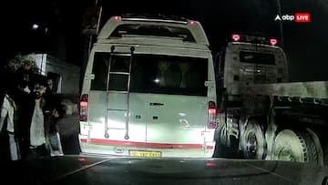 हापुड़: हाईवे पर एक कार दूसरी से टकराई, दंपति पर जानलेवा हमले की कोशिश, दो युवक गिरफ्तार