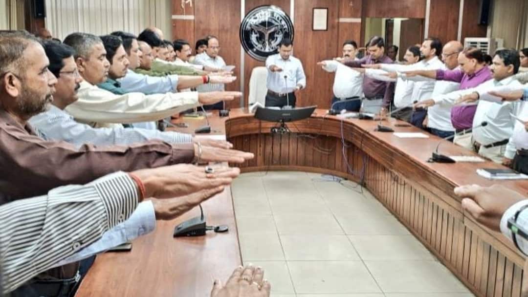 वाराणसी में मुसहर समाज के लिए शुरू हुआ विशेष अभियान, छात्रों की मदद से होगी जागरूकता Banaras administration’s Operation Mushar aims to give 300 families employment and a brighter future ann वाराणसी में मुसहर समाज के लिए शुरू हुआ विशेष अभियान, छात्रों की मदद से होगी जागरूकता