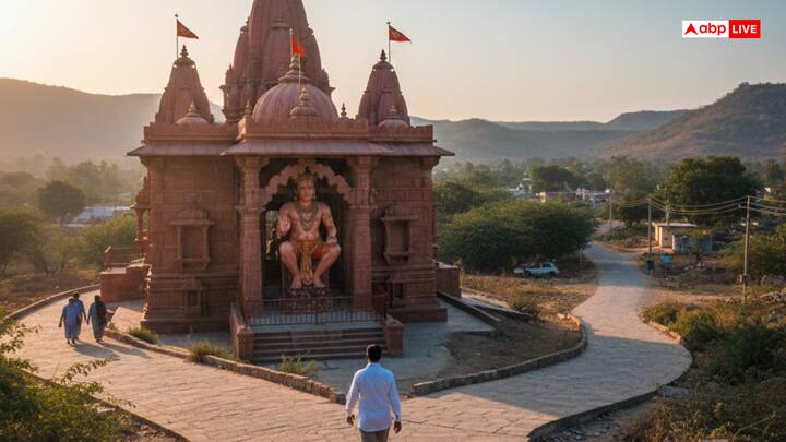 हनुमान जी के दर्शन करने से नकारात्मक ऊर्जा मंदिर में ही रह जाती है, और भक्त उसे छोड़कर अपने घर की तरफ वापस लौटता है, ऐसे में एक बात सोचने पर मजबूर करती है: क्या हनुमान जी के मंदिर जाकर उसी रास्ते से लौट सकते हैं या नहीं?