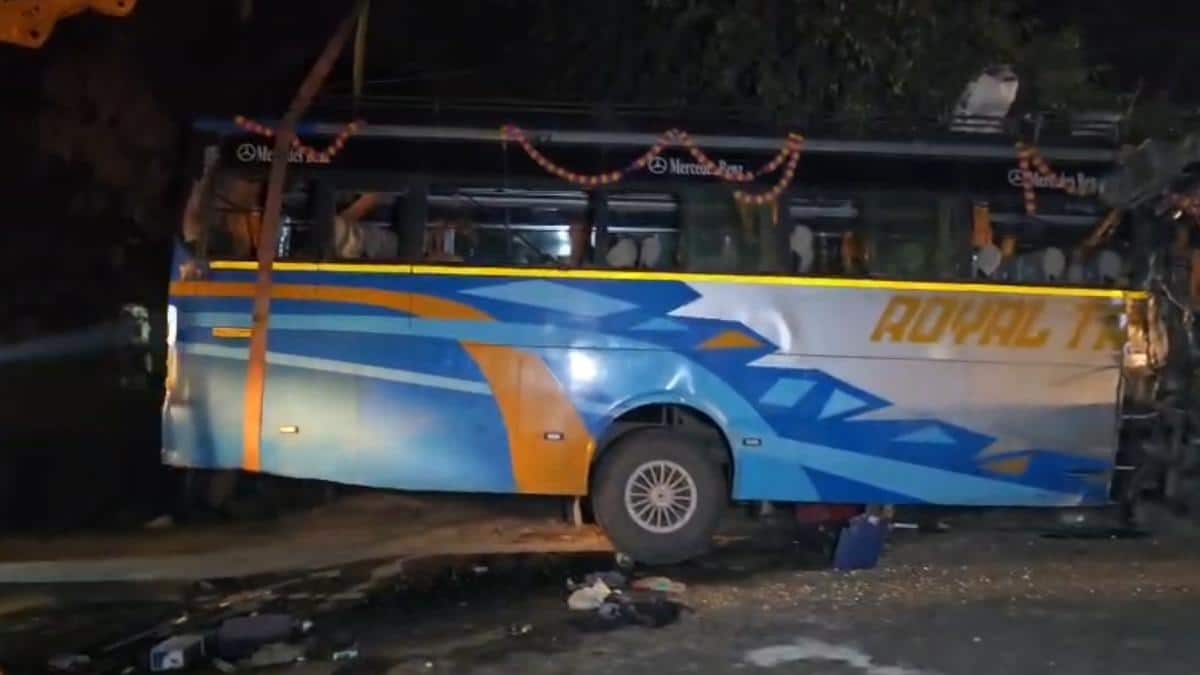बस्ती में बड़ा हादसा, तीर्थयात्रियों से भरी बस और ट्रक में आमने-सामने की टक्कर, 4 की मौत, 11 घायल